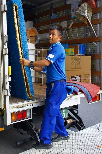 引っ越しトラック